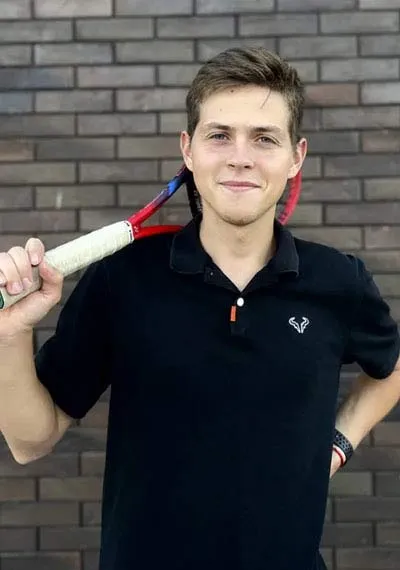 Максим Неверов